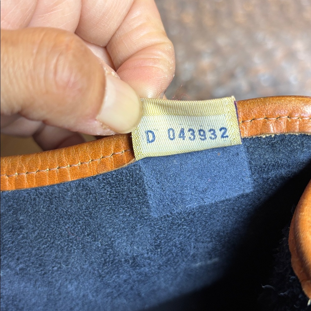 Dooney & Bourke Black With Tan Trim Vintage Bag - Picture 7 of 16